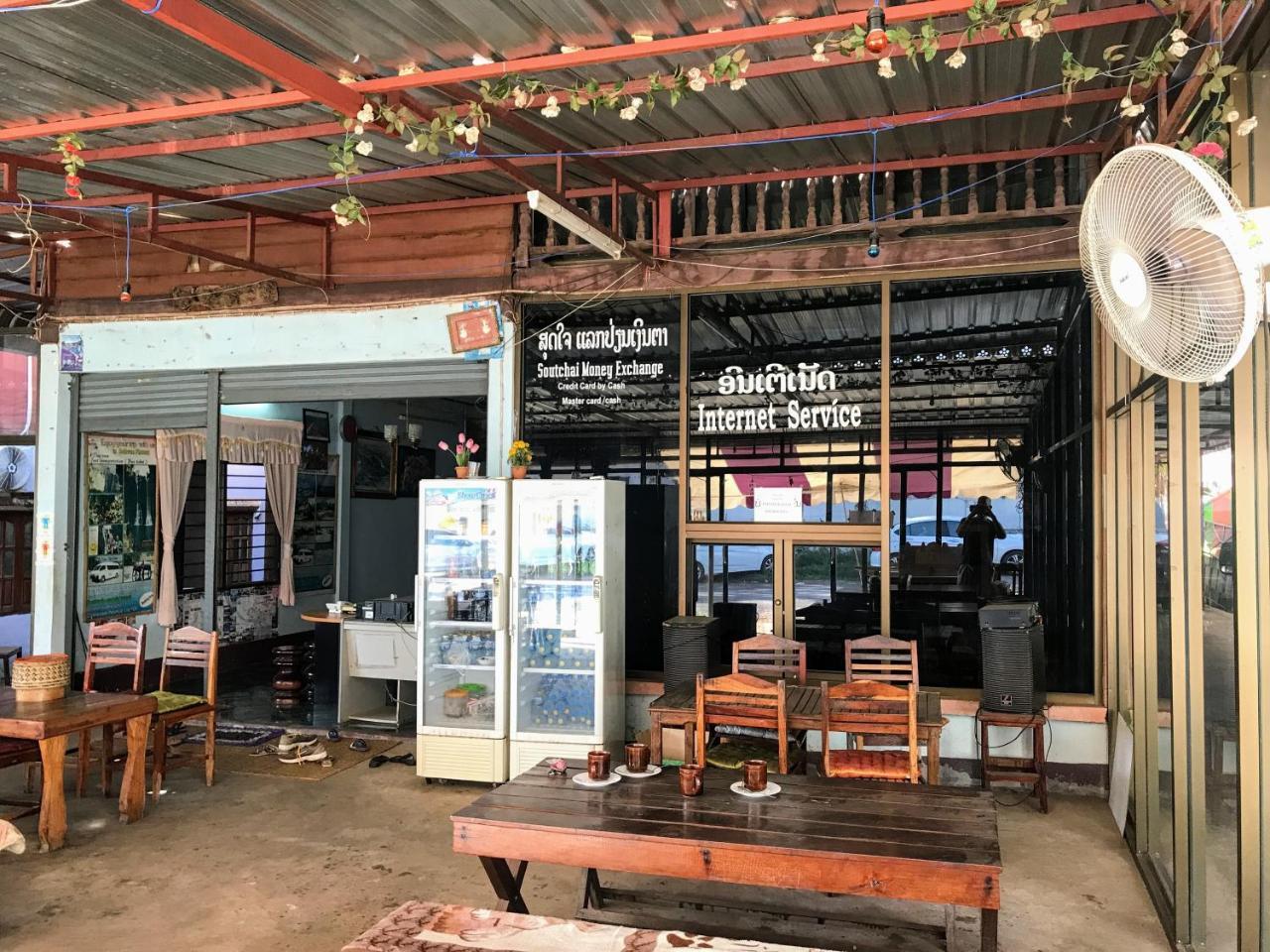 Soutchai Hostel And Tour Company Pakse Exterior foto